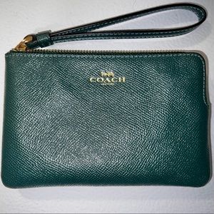 Coach Wristlet emerald green